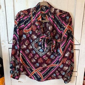 Excellent pre owned front tie Ann Taylor blouse